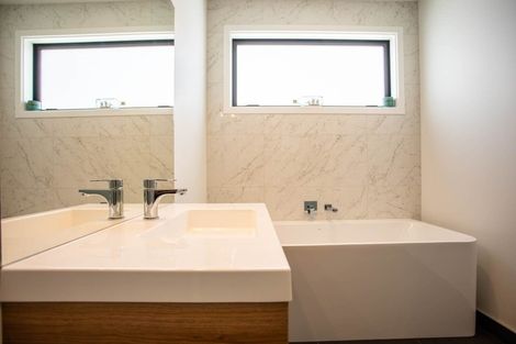 Photo of property in 31 Kirimoko Crescent, Wanaka, 9305