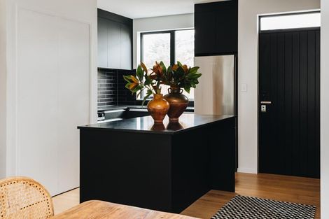 Photo of property in 18 Inglis Street, Seatoun, Wellington, 6022