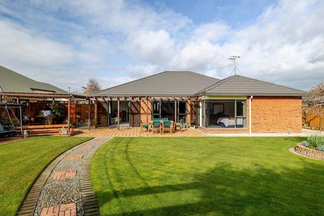 Photo of property in 62 Royal Oak Drive, Kelvin Grove, Palmerston North, 4414