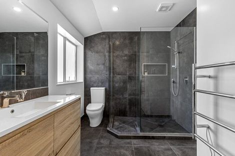 Photo of property in 2/140 Lynn Road, Bayview, Auckland, 0629