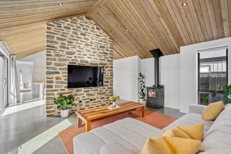 Photo of property in 17 Dunn Street, Lake Hawea, 9382