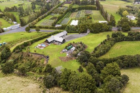 Photo of property in 104 Foster Road, Kumeu, 0891