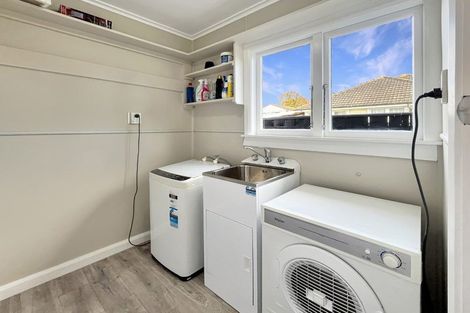 Photo of property in 4 Bristol Crescent, Roslyn, Palmerston North, 4414