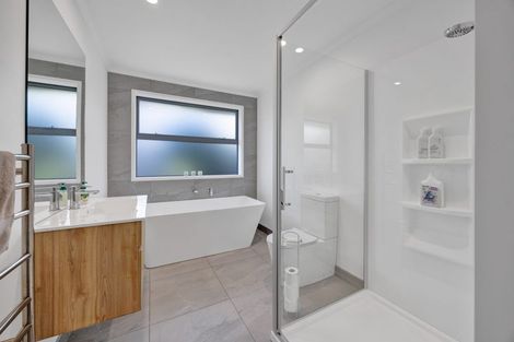 Photo of property in 52 Links Drive, Waiwhakaiho, New Plymouth, 4312