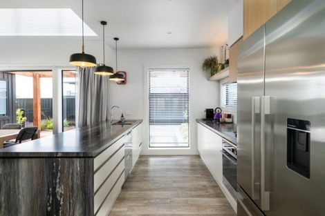Photo of property in 18 Pukenamu Road, Rainbow Point, Taupo, 3330
