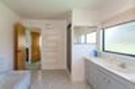 Photo of property in 1 Mallinder Place, Oakura, 4314