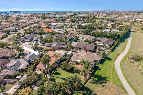 Photo of property in 8 Piha Close, Papamoa Beach, Papamoa, 3118