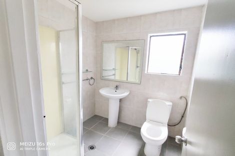 Photo of property in 20b Roberts Road, Te Atatu South, Auckland, 0610