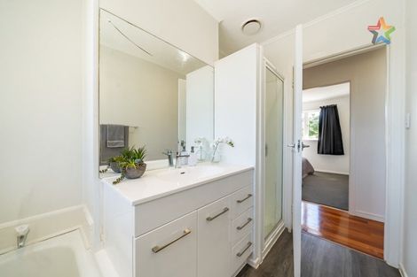 Photo of property in 24 Martin Grove, Normandale, Lower Hutt, 5010