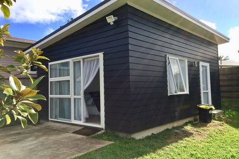 Photo of property in 57a Gloria Avenue, Te Atatu Peninsula, Auckland, 0610