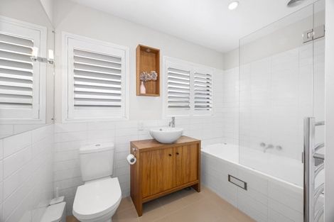 Photo of property in 75b Aikmans Road, Merivale, Christchurch, 8014
