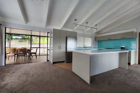 Photo of property in 6 Winstone Place, Highlands Park, New Plymouth, 4312