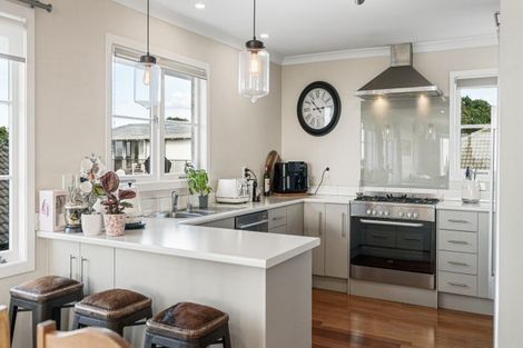 Photo of property in 48 Torkar Road, Clarks Beach, 2122