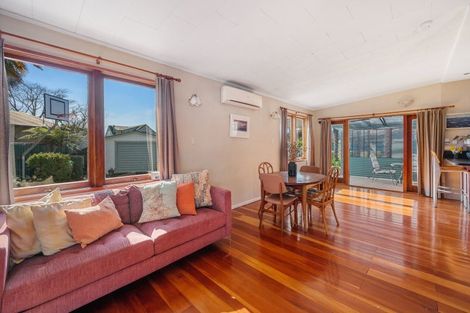 Photo of property in 15 Mill Road, Clive, 4102