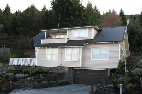 Photo of property in 4 Stone Ridge Place, Queenstown, 9300