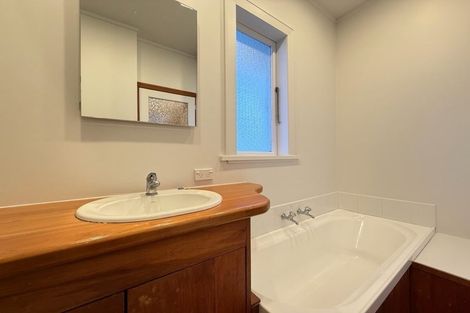 Photo of property in 2 Westland Road, Mount Cook, Wellington, 6021