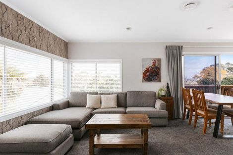 Photo of property in 1 Kowai Grove, Omokoroa, 3114