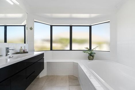 Photo of property in 32 Monaco Key, Papamoa Beach, Papamoa, 3118