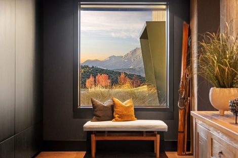 Photo of property in 5 Diamond Lane, Wanaka, 9305