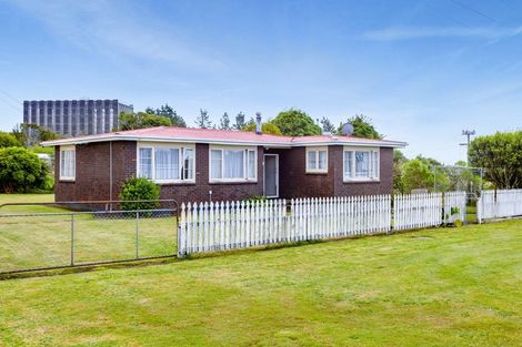 Photo of property in 2 Denmark Terrace, Midhirst, Stratford, 4394
