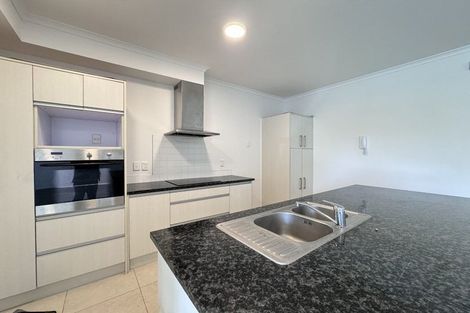 Photo of property in 2/11 Carlos Drive, Flat Bush, Auckland, 2016