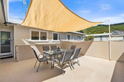 Photo of property in 38 Larsen Crescent, Tawa, Wellington, 5028