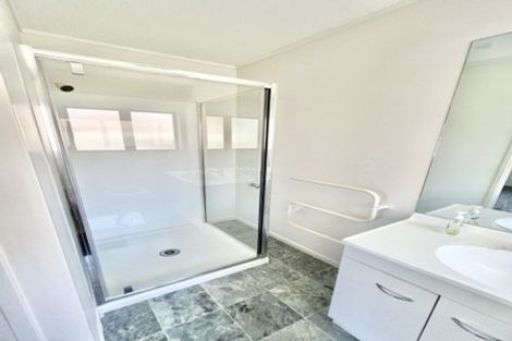 Photo of property in 12 Senator Drive, Manurewa, Auckland, 2105