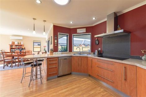 Photo of property in 44 Tennyson Avenue, Kelvin Grove, Palmerston North, 4414