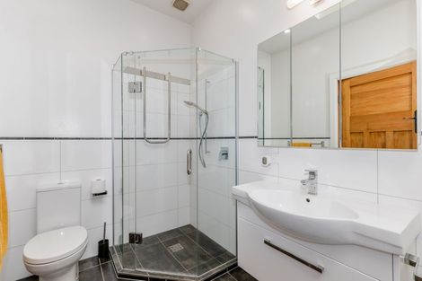Photo of property in 64 Oroua Street, Eastbourne, Lower Hutt, 5013