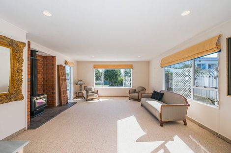 Photo of property in 8 Falla Street, Paraparaumu Beach, Paraparaumu, 5032