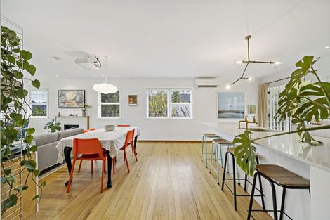 Photo of property in 10 Taioma Crescent, Te Atatu Peninsula, Auckland, 0610