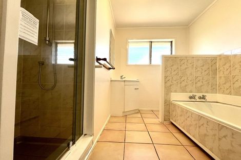 Photo of property in 1/21 Roberts Road, Te Atatu South, Auckland, 0610