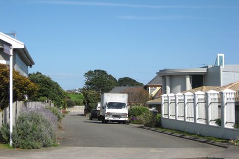 Photo of property in 6 Kawaroa Lane, New Plymouth, 4310