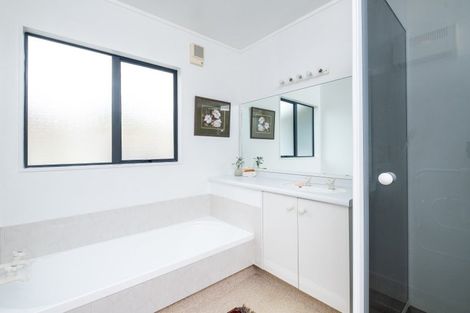 Photo of property in 5 Kensington Drive, Taradale, Napier, 4112