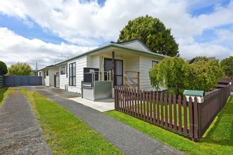 Photo of property in 52f1- Henry Street, Ebdentown, Upper Hutt, 5018