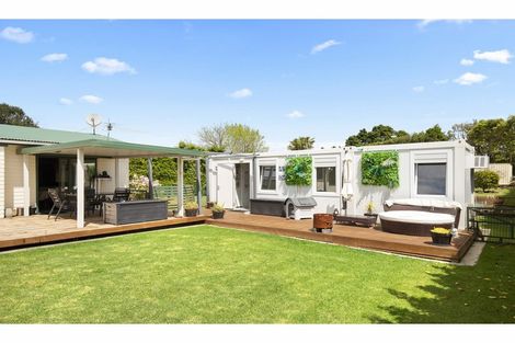 Photo of property in 135 Kitchener Road, Waiuku, 2123