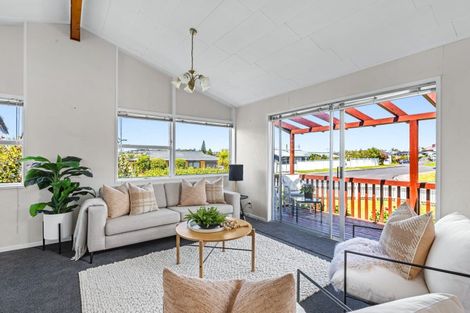 Photo of property in 35 Fairway Avenue, Red Beach, 0932