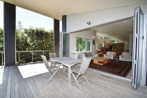Photo of property in 9 Domain Crescent, Muriwai, Waimauku, 0881