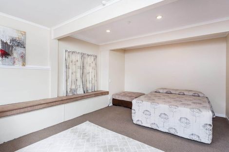 Photo of property in 21 Ribblesdale Road, Henderson, Auckland, 0612