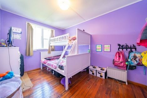 Photo of property in 6 Worcester Place, Cannons Creek, Porirua, 5024