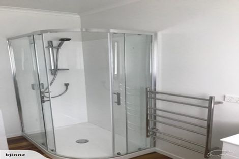 Photo of property in 2/74 Creswick Terrace, Northland, Wellington, 6012