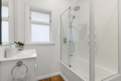 Photo of property in 10 Burma Road, Khandallah, Wellington, 6035
