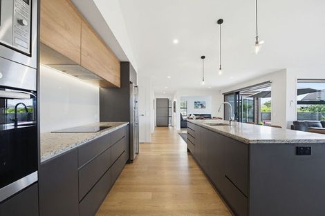 Photo of property in 10 Topping Place, Whitianga, 3510