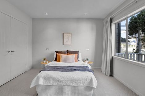 Photo of property in 1 Gleneagles Way, Waiwhakaiho, New Plymouth, 4312