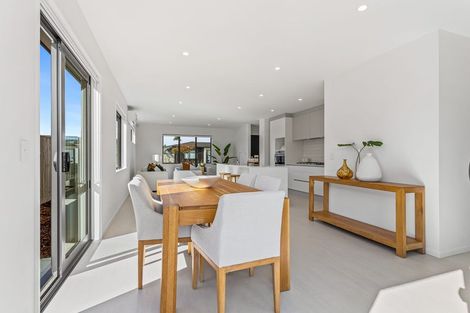 Photo of property in 77 Pepene Avenue, Takanini, Auckland, 2112