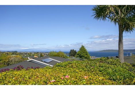 Photo of property in 77 Harvey Street, Waipahihi, Taupo, 3330