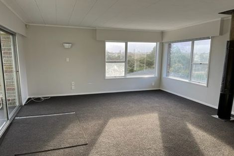 Photo of property in 53 Onewa Road, Northcote, Auckland, 0627