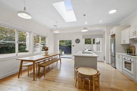 Photo of property in 66 Paynters Avenue, Strandon, New Plymouth, 4312