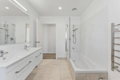 Photo of property in 21 Nevada Drive, Merrilands, New Plymouth, 4312