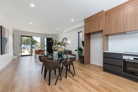 Photo of property in 2/85 Royal View Road, Te Atatu South, Auckland, 0610